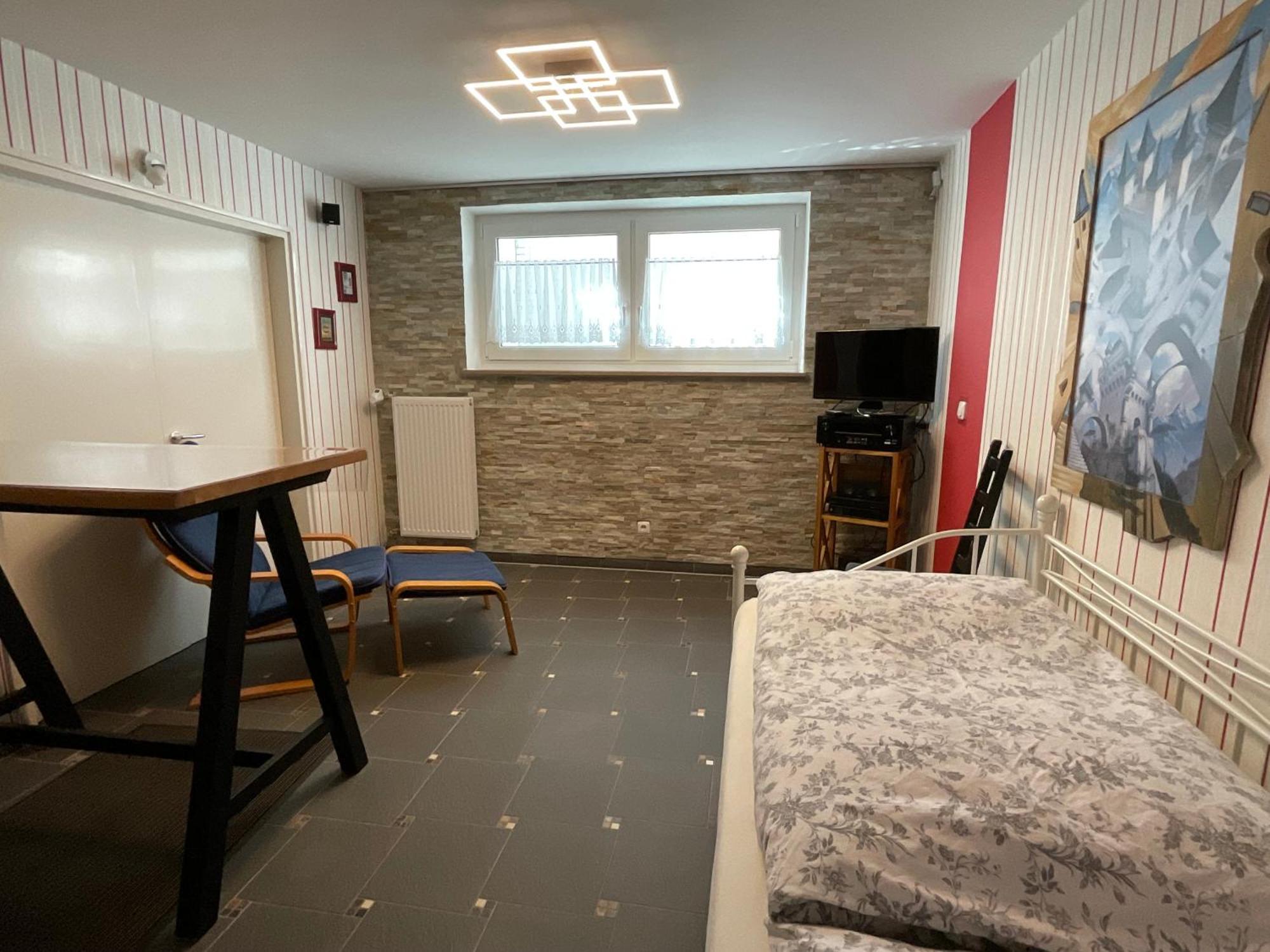Messe-Apartment, 4 Schlafzimmer, 80 Qm, Garten - 6 Km Zur Messe, Verkehrsguenstig, Ruhig, Parkplaetze ニュルンベルク エクステリア 写真
